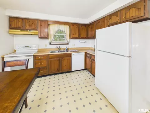 Kitchen - 3029 Selkirk Rd, Springfield, IL 62702 photo 1 of 1