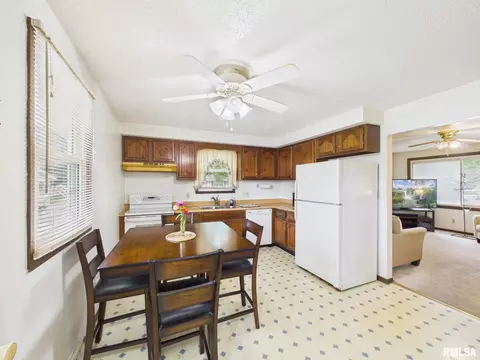 Dining - 3029 Selkirk Rd, Springfield, IL 62702 photo 1 of 1
