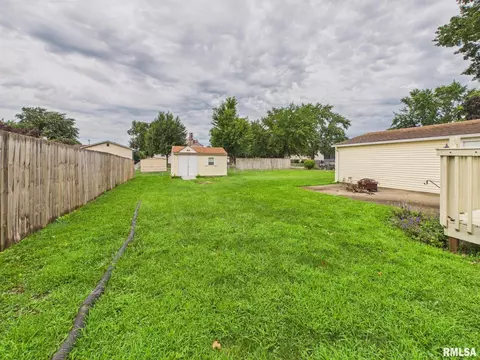 Exterior - 3029 Selkirk Rd, Springfield, IL 62702 photo 2 of 4