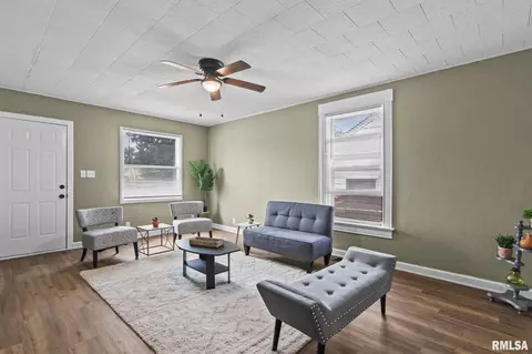 Living - 2065 N 8th St, Springfield, IL 62702 photo 1 of 3