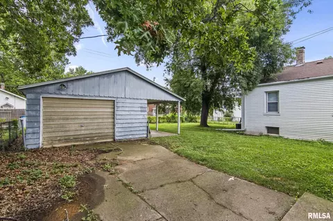 Exterior - 2065 N 8th St, Springfield, IL 62702 photo 6 of 7