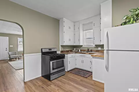 Kitchen - 2065 N 8th St, Springfield, IL 62702 photo 1 of 4