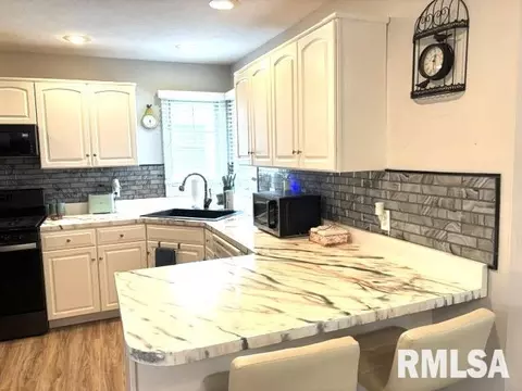 Kitchen - 4528 Barrington Dr, Springfield, IL 62711 photo 6 of 10