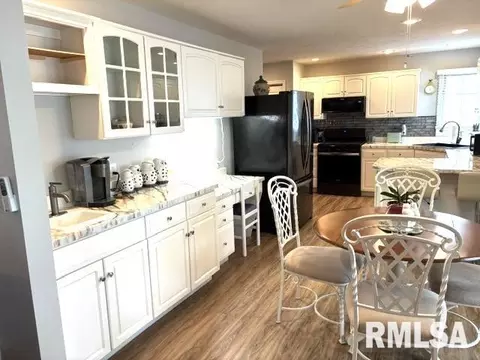 Kitchen - 4528 Barrington Dr, Springfield, IL 62711 photo 1 of 10