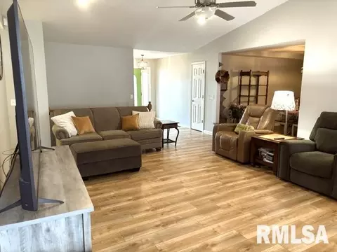 Living - 4528 Barrington Dr, Springfield, IL 62711 photo 3 of 4