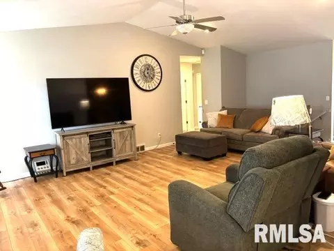 Living - 4528 Barrington Dr, Springfield, IL 62711 photo 4 of 4