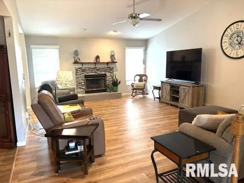 Living - 4528 Barrington Dr, Springfield, IL 62711 photo 1 of 4