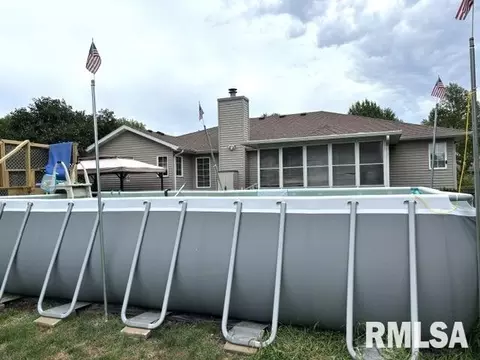 Exterior - 4528 Barrington Dr, Springfield, IL 62711 photo 7 of 11
