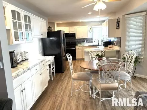 Kitchen - 4528 Barrington Dr, Springfield, IL 62711 photo 5 of 10