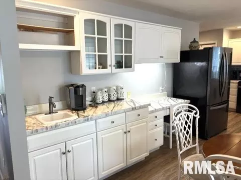 Kitchen - 4528 Barrington Dr, Springfield, IL 62711 photo 4 of 10