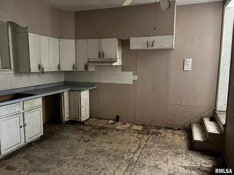 1117 N 14th St, Springfield, IL 62702 photo 2