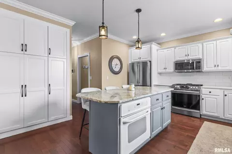Kitchen - 2721 Dickens Dr, Springfield, IL 62711 photo 4 of 4