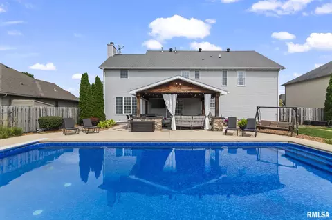 Exterior - 2721 Dickens Dr, Springfield, IL 62711 photo 9 of 13