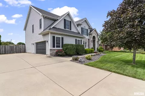 Exterior - 2721 Dickens Dr, Springfield, IL 62711 photo 7 of 13