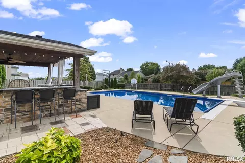 Exterior - 2721 Dickens Dr, Springfield, IL 62711 photo 11 of 13