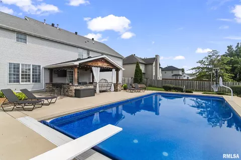Exterior - 2721 Dickens Dr, Springfield, IL 62711 photo 8 of 13