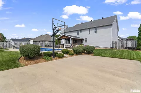 Exterior - 2721 Dickens Dr, Springfield, IL 62711 photo 10 of 13