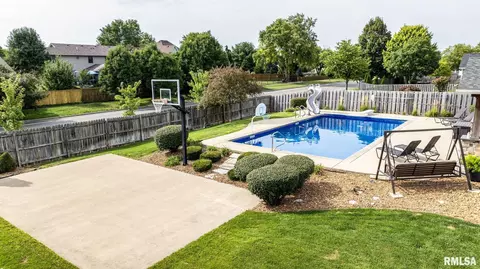 Exterior - 2721 Dickens Dr, Springfield, IL 62711 photo 12 of 13