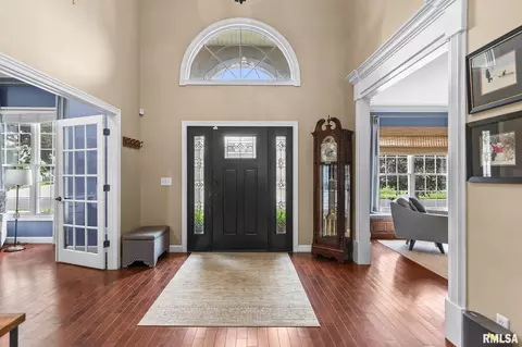 Entry Way - 2721 Dickens Dr, Springfield, IL 62711 photo 2 of 7