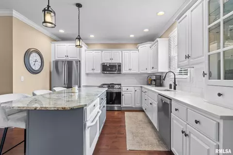 Kitchen - 2721 Dickens Dr, Springfield, IL 62711 photo 3 of 4