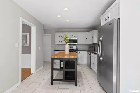 Kitchen - 940 Williams Blvd, Springfield, IL 62704 photo 5 of 6