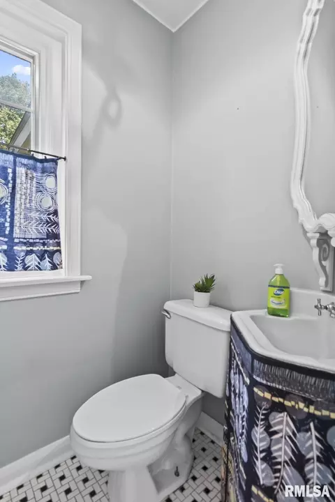 Bath - 940 Williams Blvd, Springfield, IL 62704 photo 1 of 5