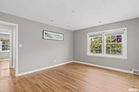 Living - 940 Williams Blvd, Springfield, IL 62704 photo 6 of 12