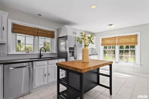 Kitchen - 940 Williams Blvd, Springfield, IL 62704 photo 3 of 6