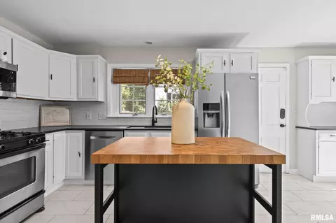 Kitchen - 940 Williams Blvd, Springfield, IL 62704 photo 1 of 6