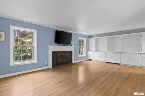 Living - 940 Williams Blvd, Springfield, IL 62704 photo 3 of 12