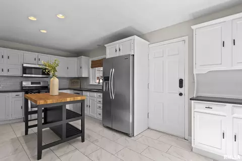 Kitchen - 940 Williams Blvd, Springfield, IL 62704 photo 4 of 6