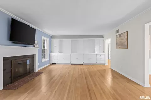 Living - 940 Williams Blvd, Springfield, IL 62704 photo 1 of 12
