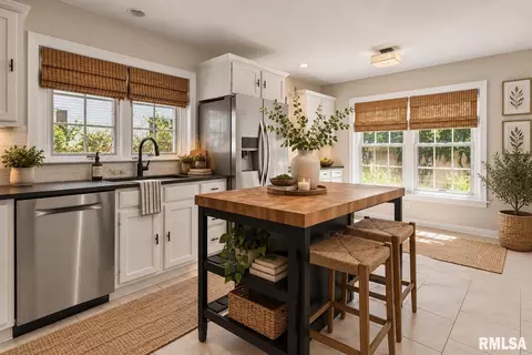 Kitchen - 940 Williams Blvd, Springfield, IL 62704 photo 6 of 6