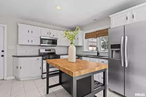 Kitchen - 940 Williams Blvd, Springfield, IL 62704 photo 2 of 6