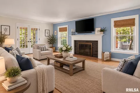 Living - 940 Williams Blvd, Springfield, IL 62704 photo 11 of 12