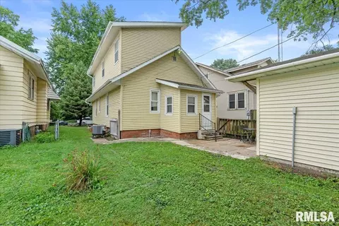 Exterior - 1709 S College St, Springfield, IL 62704 photo 7 of 8