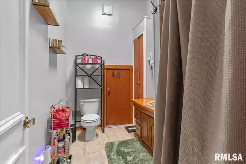 Bath - 1709 S College St, Springfield, IL 62704 photo 1 of 3