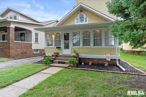 Exterior - 1709 S College St, Springfield, IL 62704 photo 4 of 8