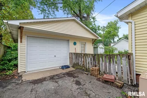 Exterior - 1709 S College St, Springfield, IL 62704 photo 6 of 8