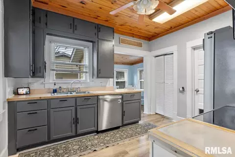 Kitchen - 1709 S College St, Springfield, IL 62704 photo 1 of 2