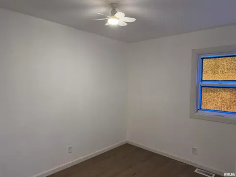 Bedroom - 420 S 16th St, Springfield, IL 62703 photo 2 of 3