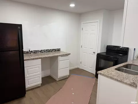 Kitchen - 420 S 16th St, Springfield, IL 62703 photo 1 of 1