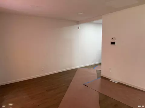 Living - 420 S 16th St, Springfield, IL 62703 photo 2 of 2