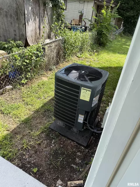 Exterior - 420 S 16th St, Springfield, IL 62703 photo 1 of 1