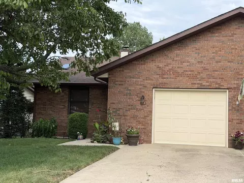 Exterior - 108 Astoria Rd, Springfield, IL 62704 photo 10 of 13