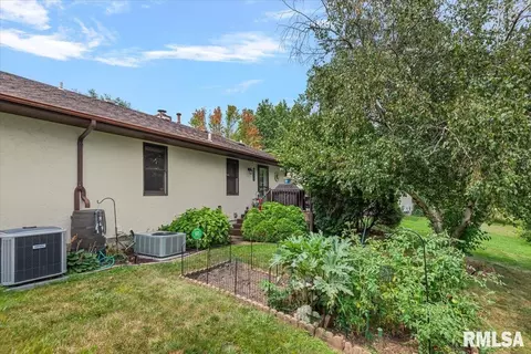 Exterior - 108 Astoria Rd, Springfield, IL 62704 photo 4 of 13