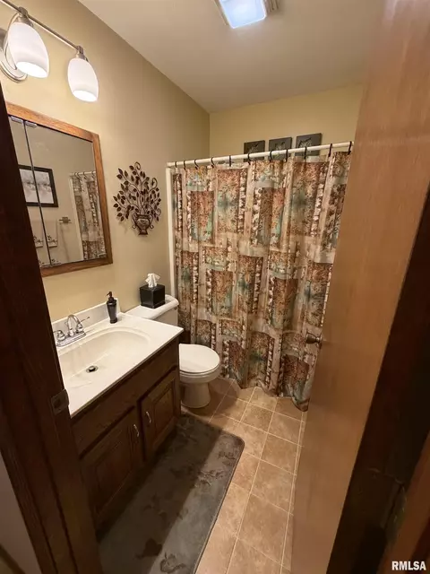 Bath - 108 Astoria Rd, Springfield, IL 62704 photo 1 of 2
