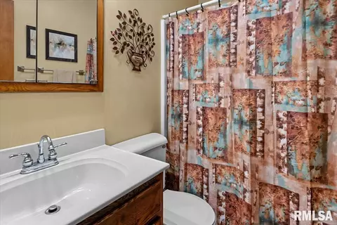 Bath - 108 Astoria Rd, Springfield, IL 62704 photo 2 of 2