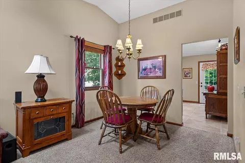 Dining - 108 Astoria Rd, Springfield, IL 62704 photo 1 of 2