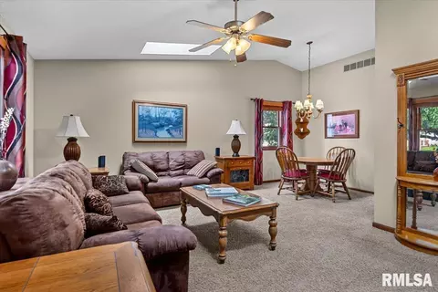 Living - 108 Astoria Rd, Springfield, IL 62704 photo 2 of 4